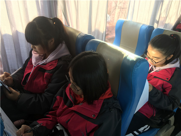 李奕璇认真写衡水之行有感.jpg