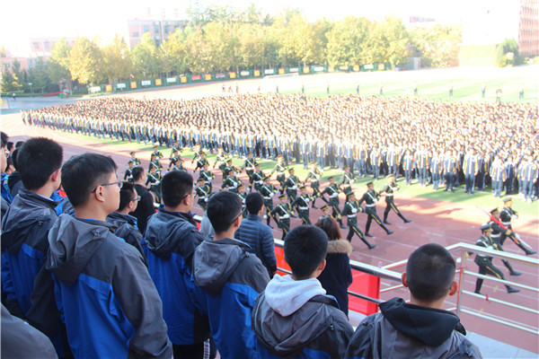 观摩升旗仪式.JPG