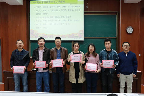 数学优秀导学案获得者合影.JPG
