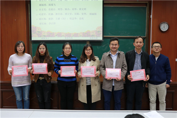 理化生优秀导学案获得者合影.JPG