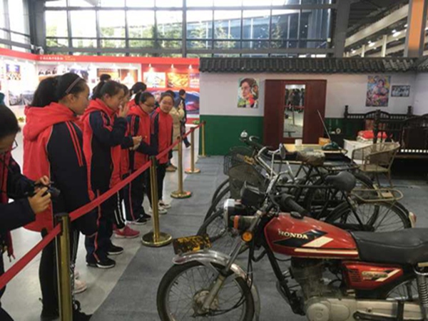 看看，这些是什么年代的物什.jpg