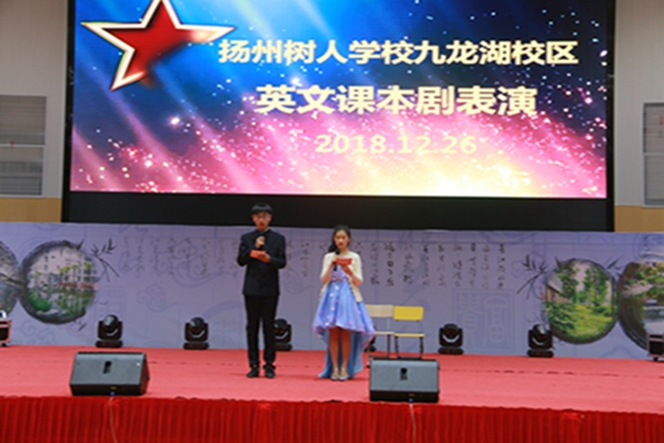 1.主持人闪亮登场.JPG