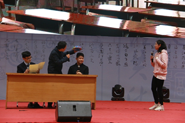 12节目表演.JPG