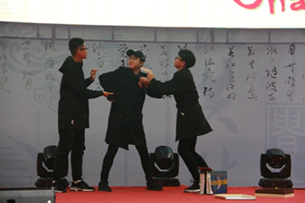 19节目表演.JPG