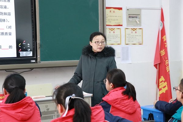 杨燕老师开设展示课.jpg