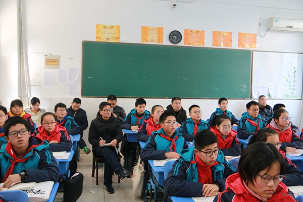 观摩课堂教学1.jpg
