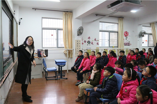 1.赵老师在上课.jpg