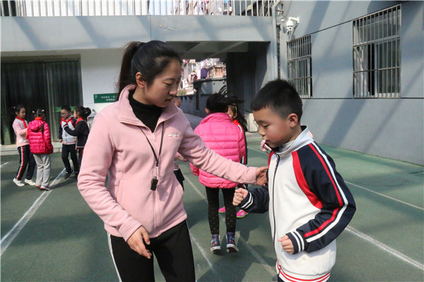 6指导学生正确姿势.jpg