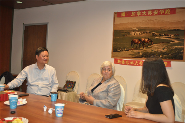 6. 校长陆建军与苏安外方校长Maria女士会谈_副本.jpg
