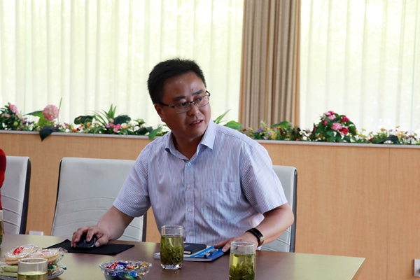 9赵校长介绍学校发展规划.jpg