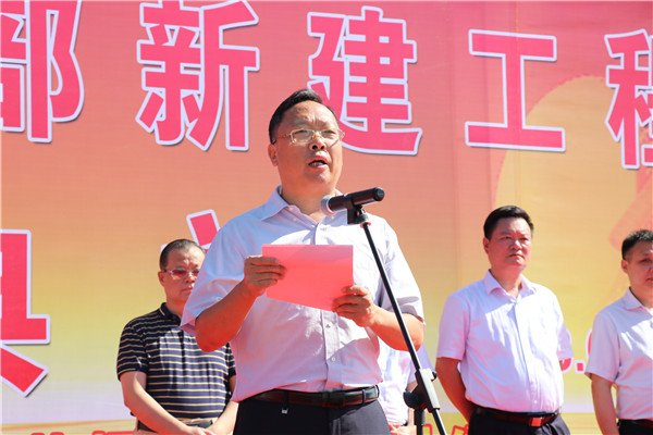 扬州市经济技术开发区管委会副主任丁晓东致辞.jpg