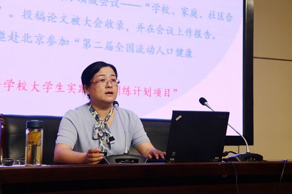 人力资源处主任姜亚芹介绍新聘教师.JPG