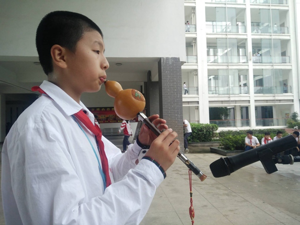 高亮演奏葫芦丝.jpg