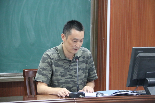 潘军老师述职.jpg