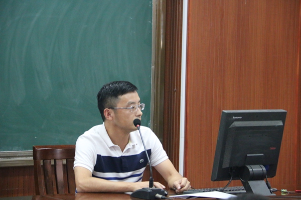周立权老师述职.jpg