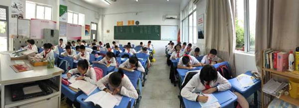 同学们埋头苦练.jpg