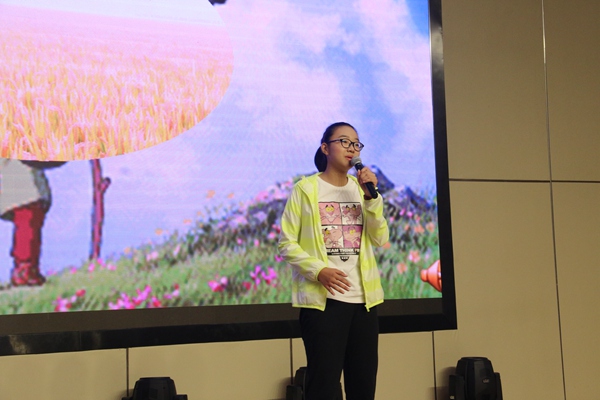 8号黄嵩妍同学演唱的《稻香》.jpg