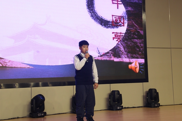 17号余尚昊同学演唱的《龙的传人》.jpg