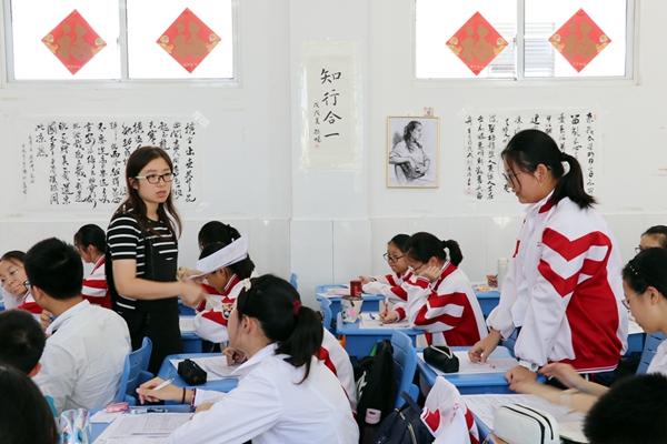 李洁老师开设展示课.jpg