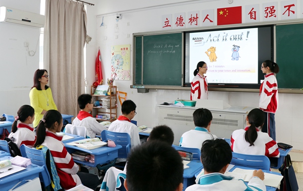 周白茹老师开设展示课.jpg