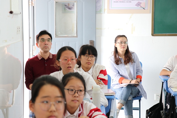 徐光永主任陪同听课.jpg