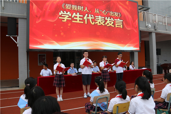 学生代表诗朗诵.jpg