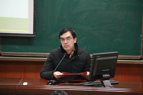 教务处副主任徐光永主持会议.jpg