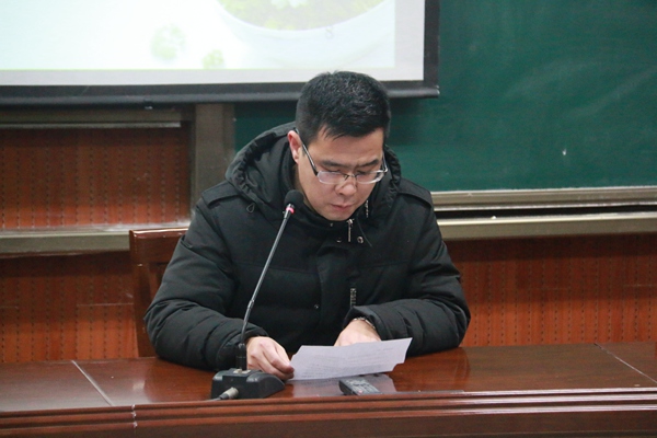 范芳玺老师代表新晋骨干教师发言.jpg