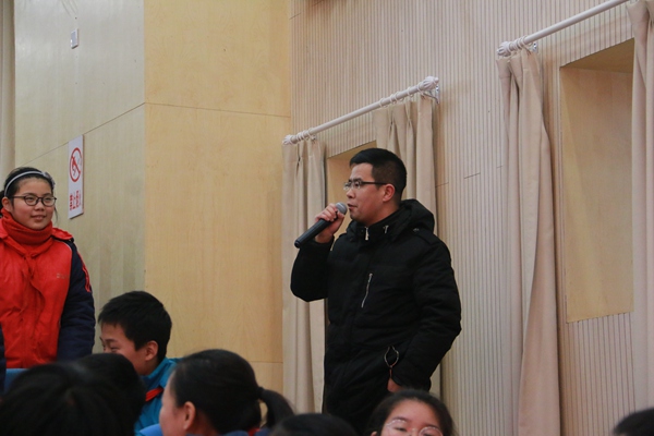 班主任向同学们提出期望和目标.jpg