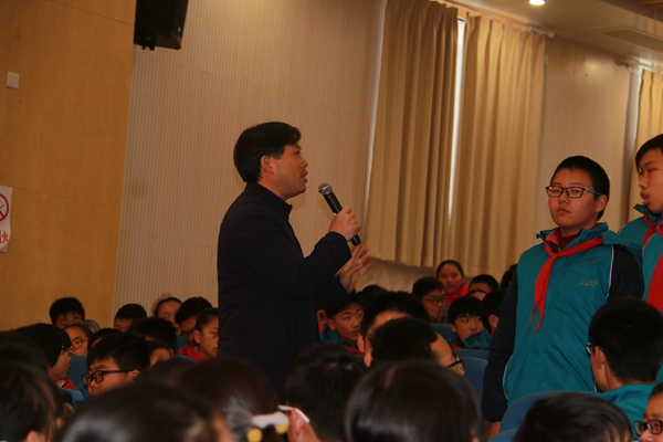 班主任勉励同学们要敢于争先.jpg