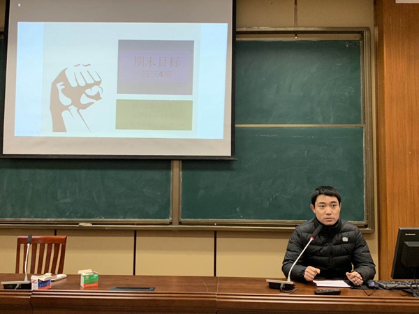 初三（4）班主任锁伟作表态发言.jpg