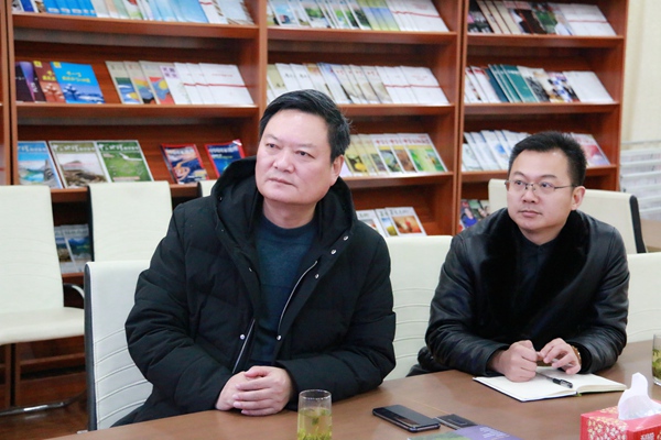 5党委书记、校长陆建军作介绍.jpg