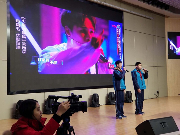 2.同学们齐唱《元素周期表之歌》.jpg
