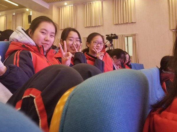 17兴奋的学生.jpg