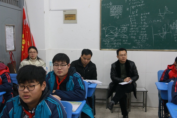 深入课堂听课1.jpg