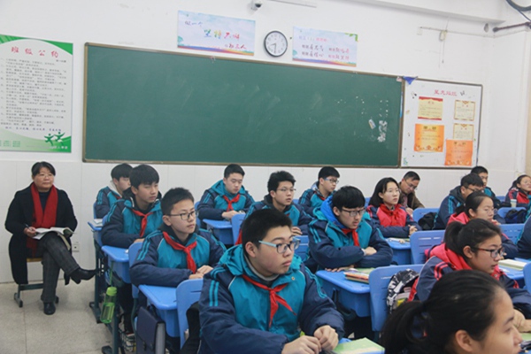 深入课堂听课3.jpg