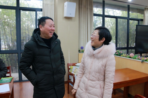 与校领导交流2.jpg