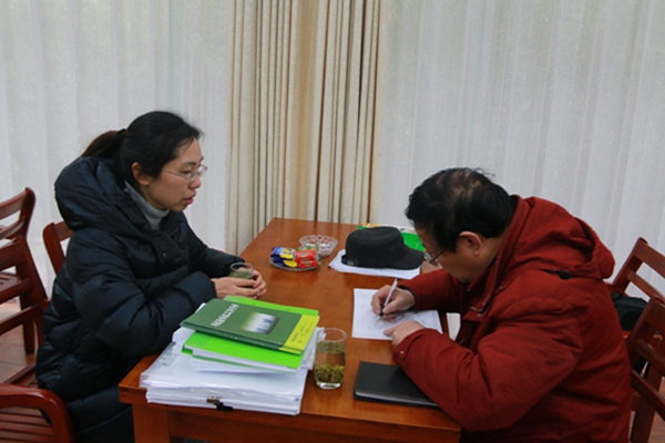 与教师交流3.jpg