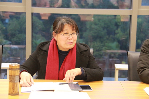 张利琴老师主持反馈会.jpg