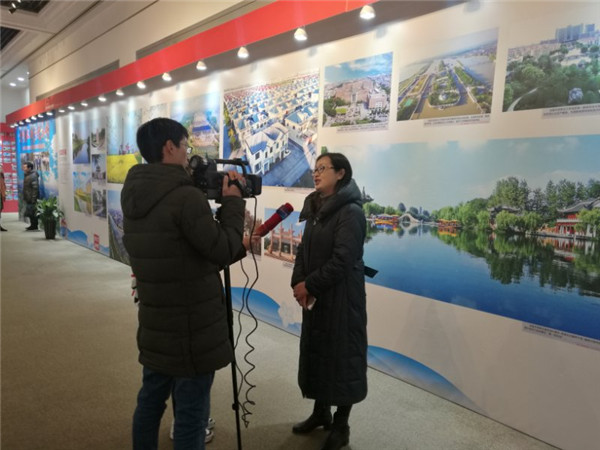 接受扬州电视台采访.jpg