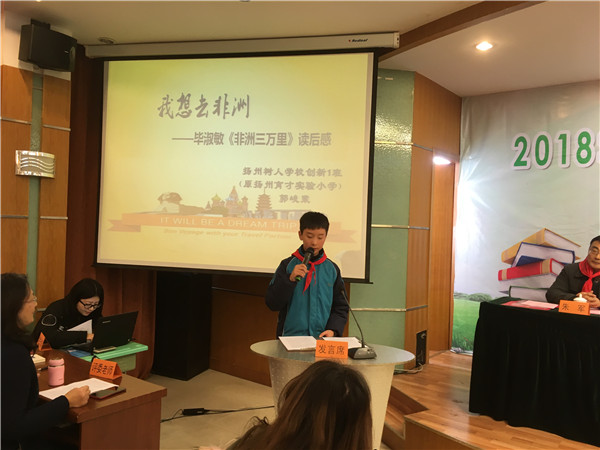 郭峻梁同学展示获奖作品.jpg