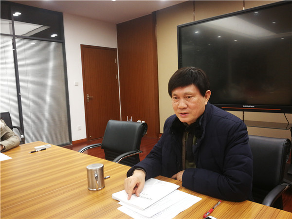 胡安太老师给新教师们谈心得.jpg