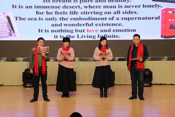 英语组老师们的精彩展示.jpg