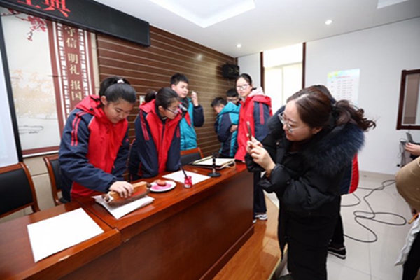 学习珍藏的雕版印刷技术 (2).jpg