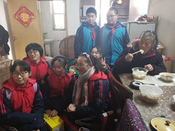 看奶奶都吃得停不下来了！.JPG
