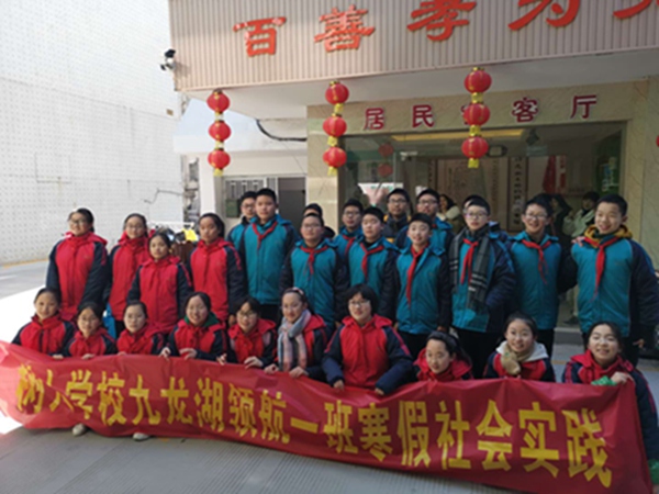 大家一起的合影，每个人都很开心呢！.JPG