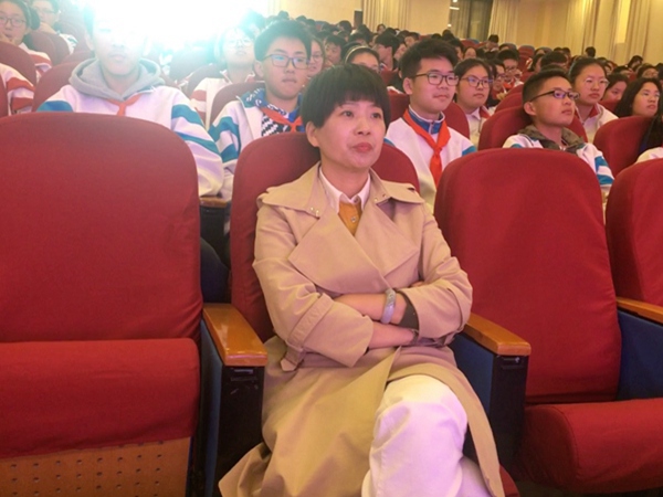 潘主任在倾听.jpg