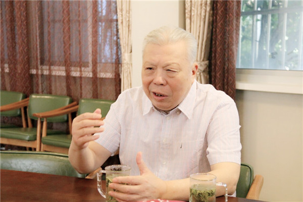 肖咸宁前辈接受采访.jpg