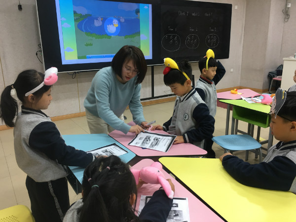 6konglaoshizhidaoxueshengduihualianxi.jpg