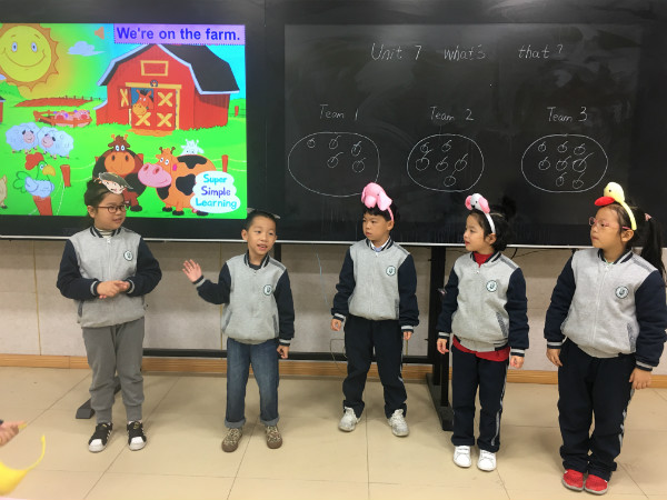 7xueshengshangtaibiaoyan.jpg